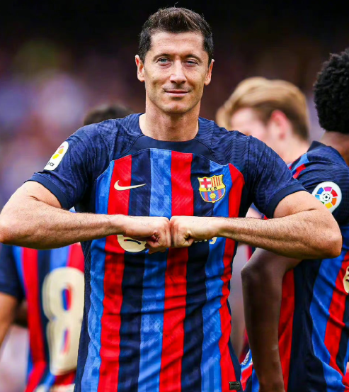 <a href='https://www.m.olxe.cn/news/tag/284.html' style='color: blue;'>西甲</a>激戰(zhàn)巴薩客場告捷，萊萬帽子戲法后暢談賽后心得