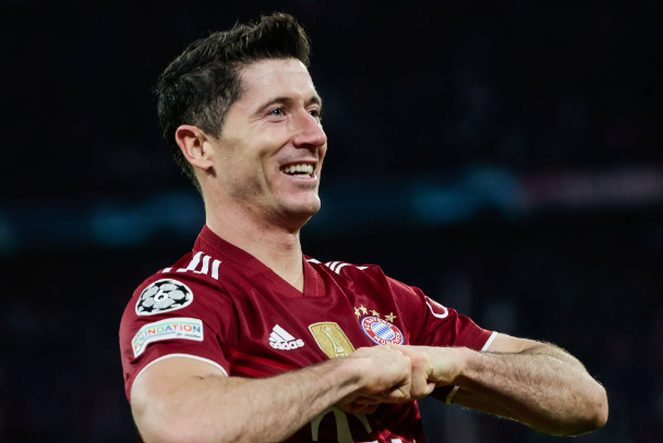 西甲激戰(zhàn)巴薩客場告捷，萊萬帽子戲法后暢談賽后心得